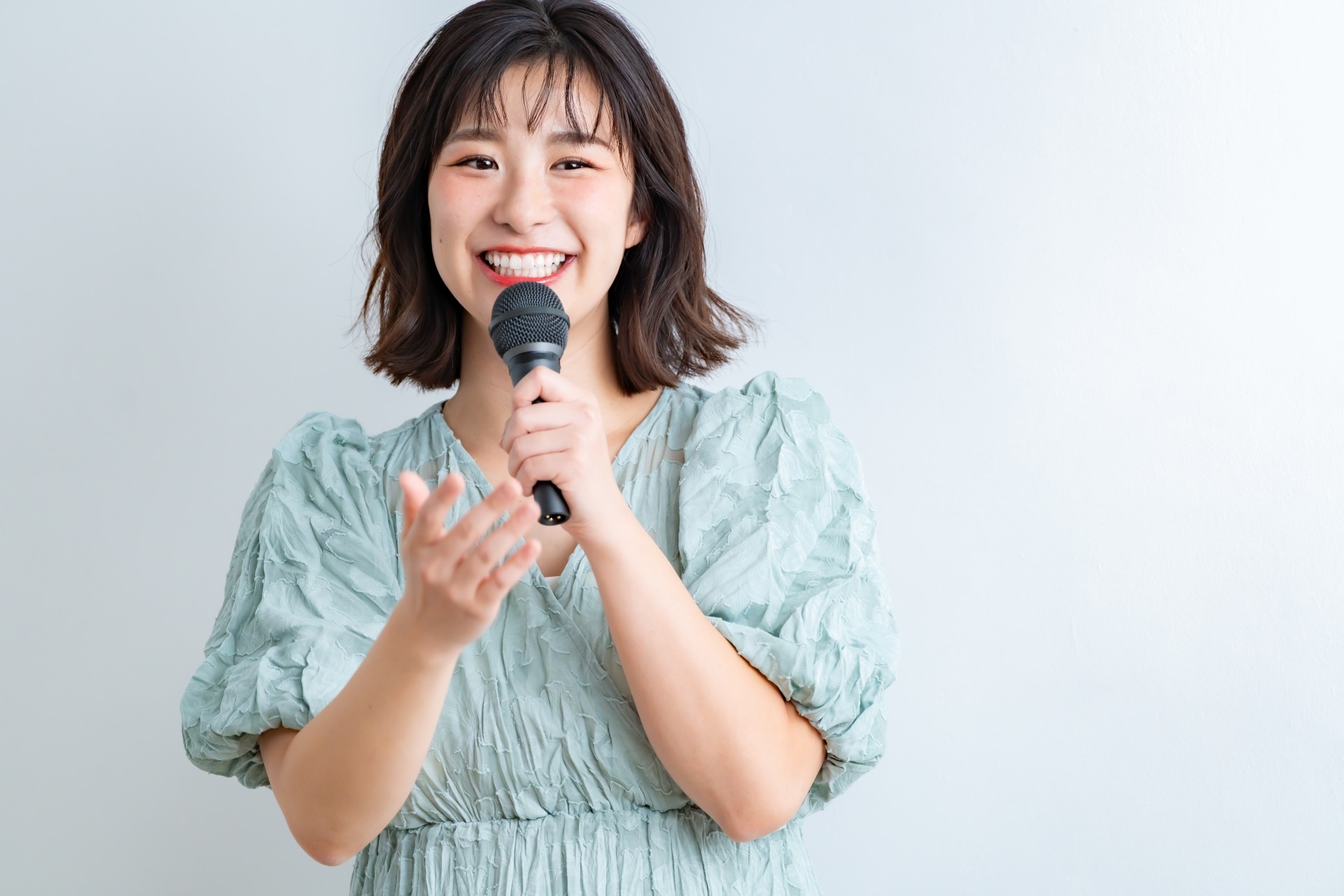 アナウンサーの面接用のヘアーメイク、どうしたらいいでしょうか?